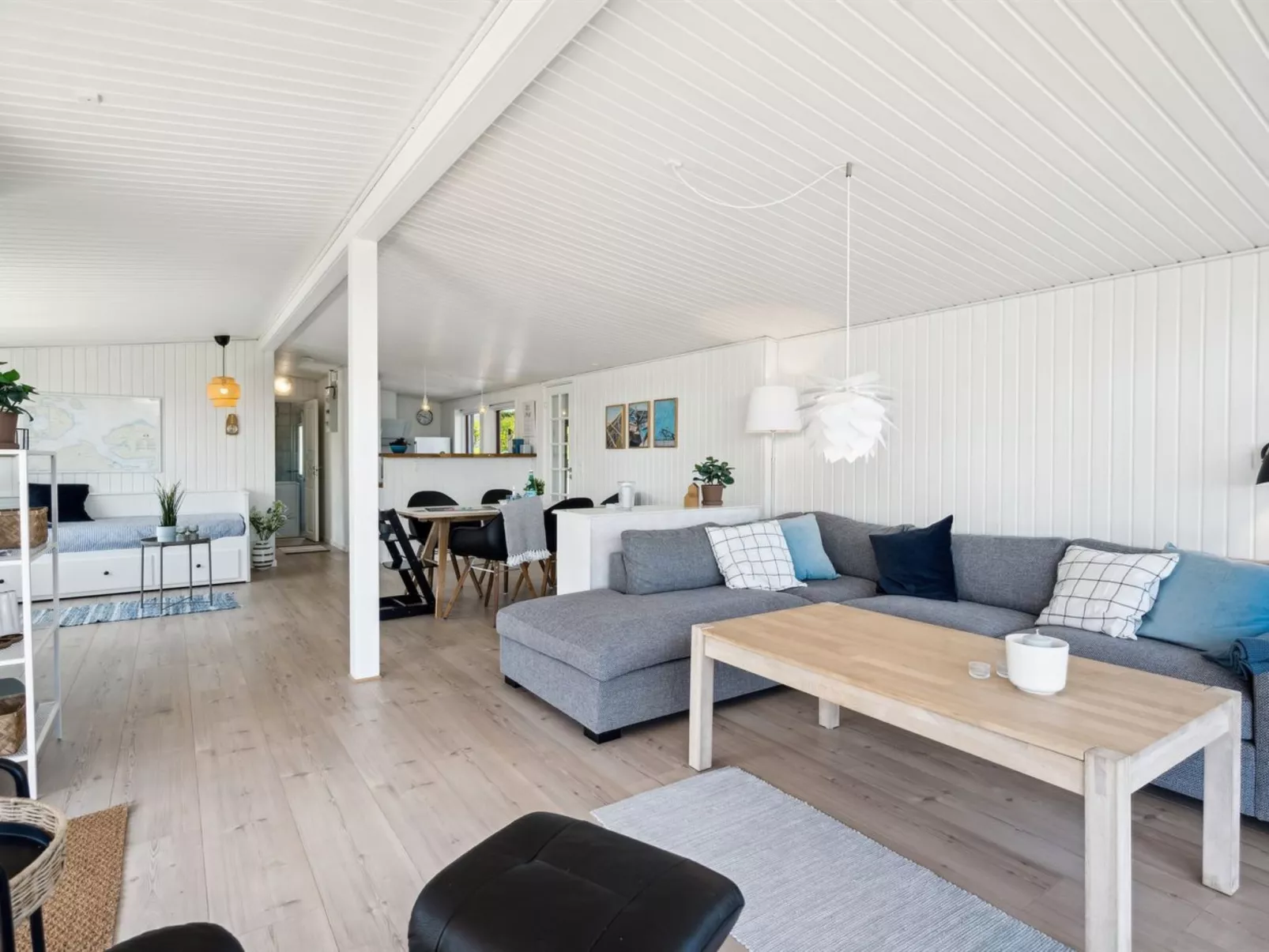 "Fokke" - 450m from the sea-Inside