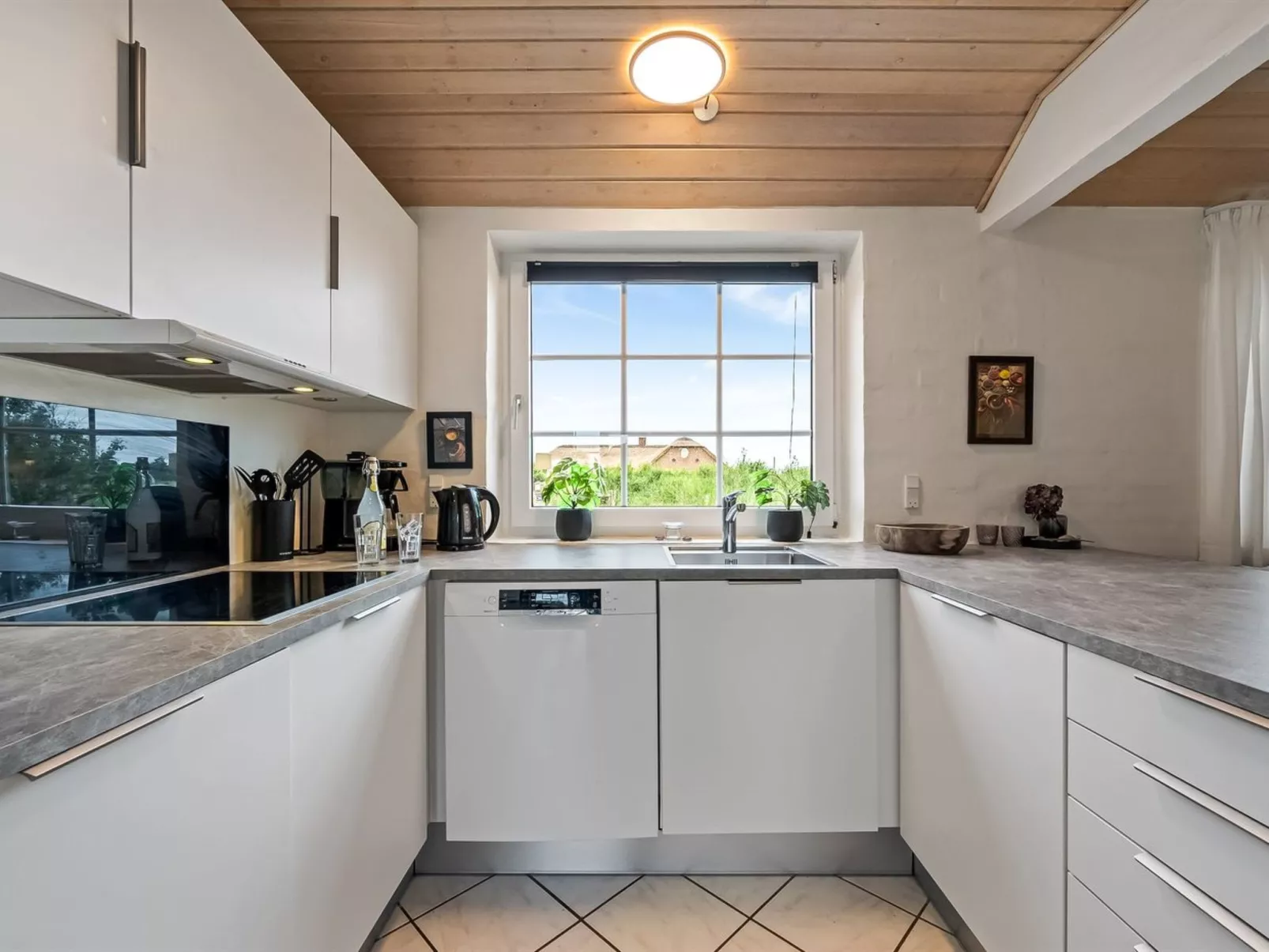 "Botmar" - 1.5km from the sea-Dedans