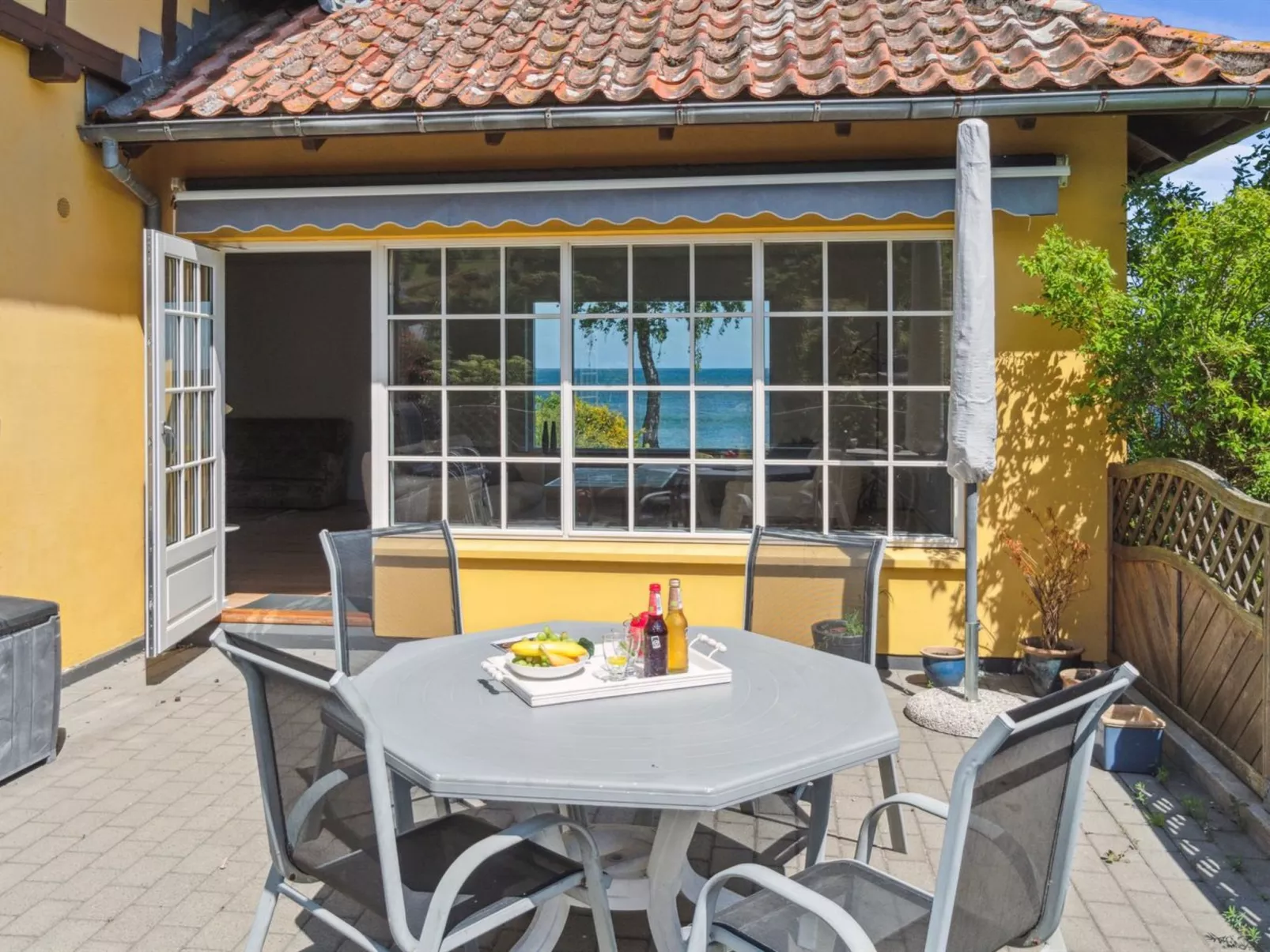 "Vanta" - 50m from the sea-Draußen