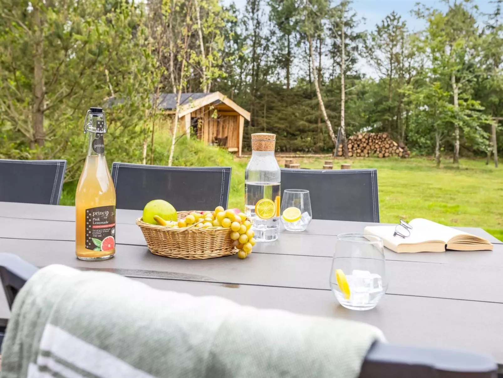 "Anouk" - 2km from the sea-Outside