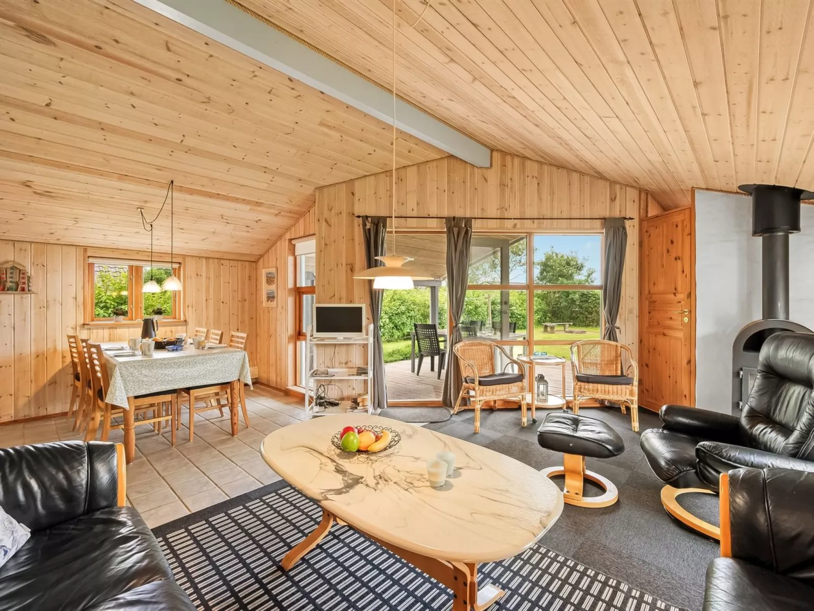 "Åsa" - 500m to the fjord-Inside