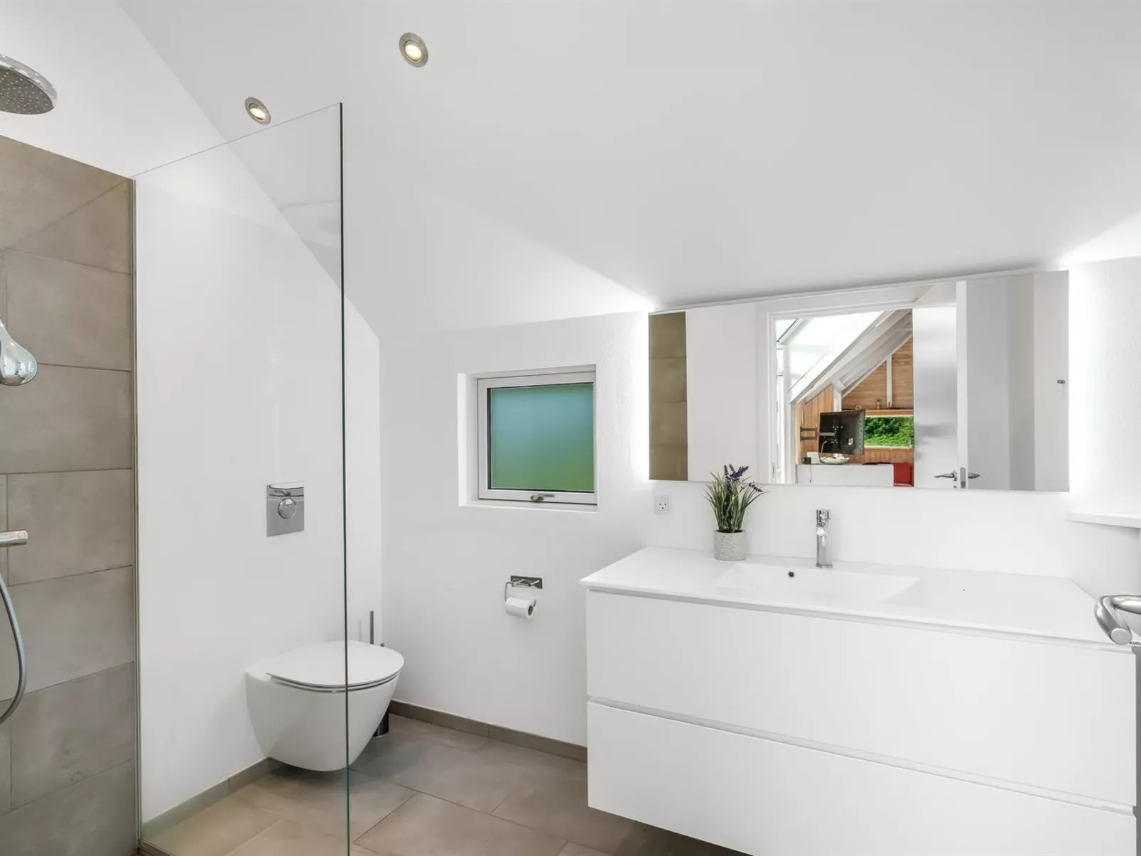 "Elenor" - 1.1km from the sea-Drinnen