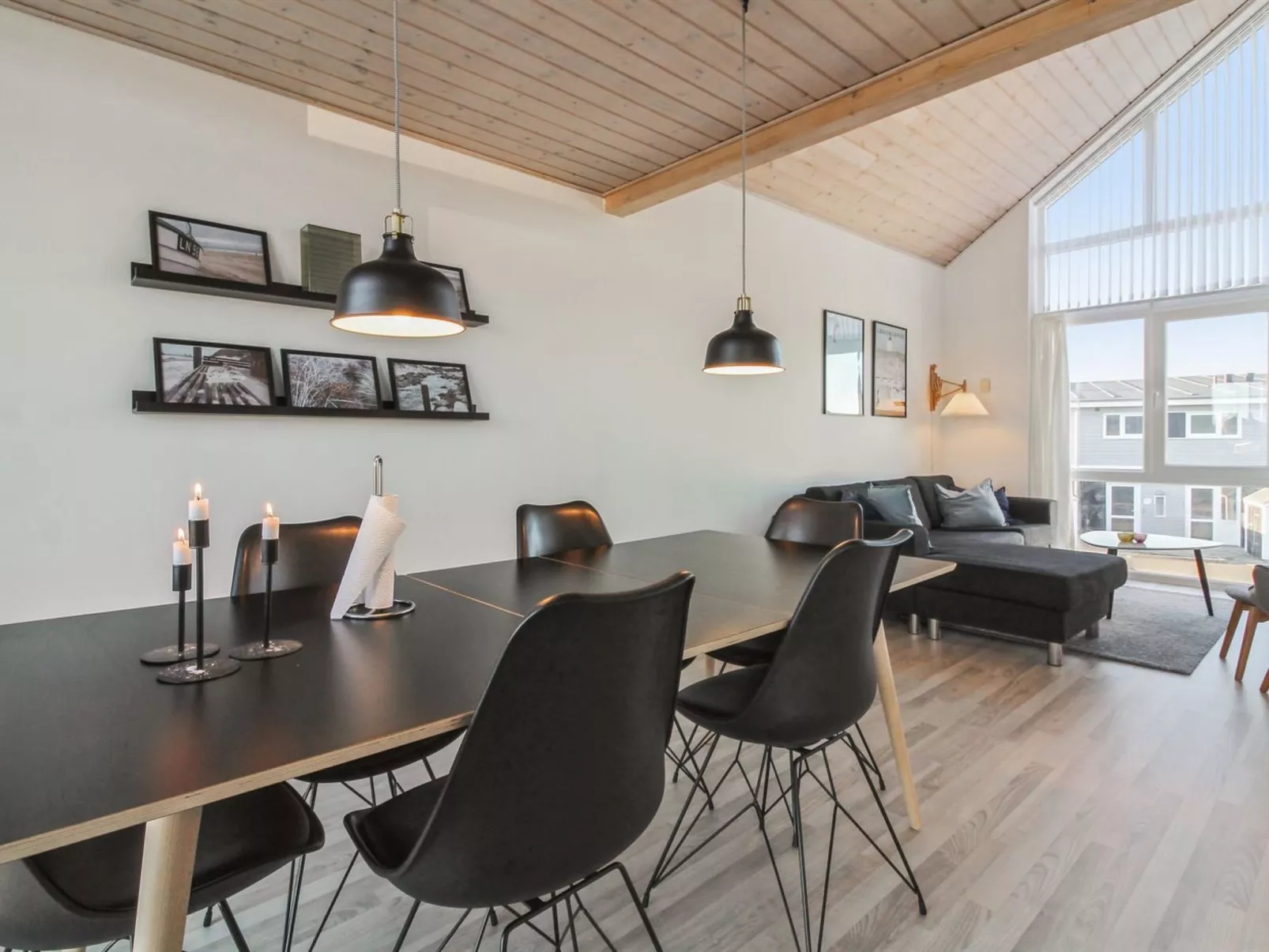 "Truls" - 700m from the sea-Dedans