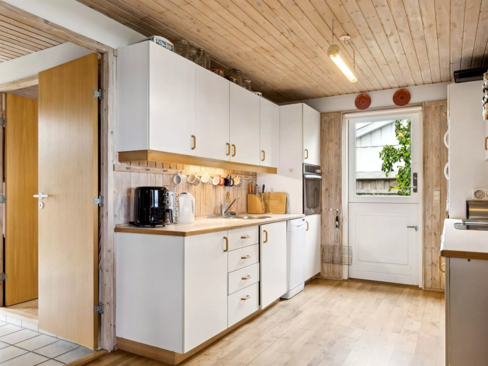 "Konsta" - 50m from the sea-Drinnen