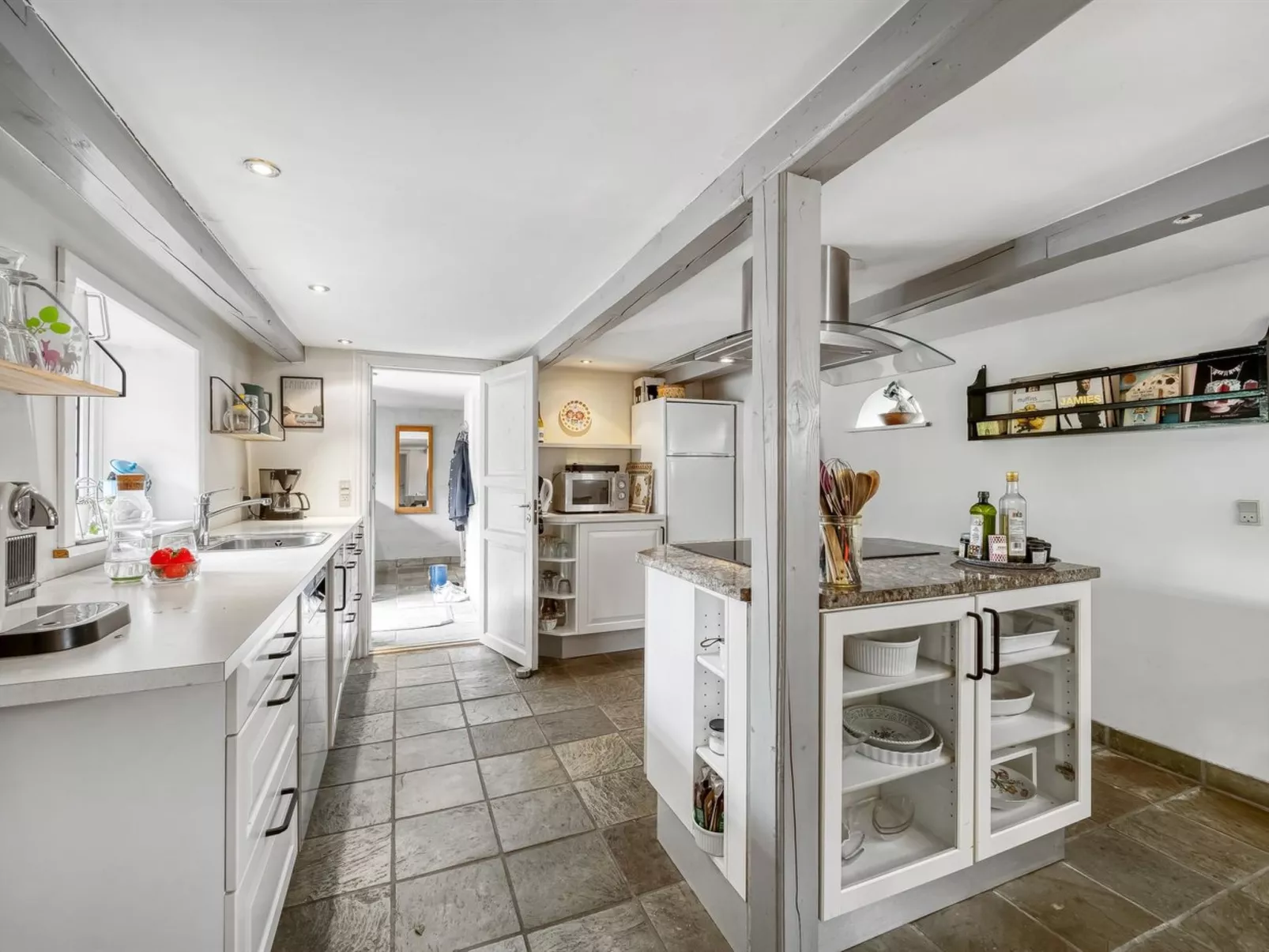 "Wiss" - 4.1km from the sea-Inside