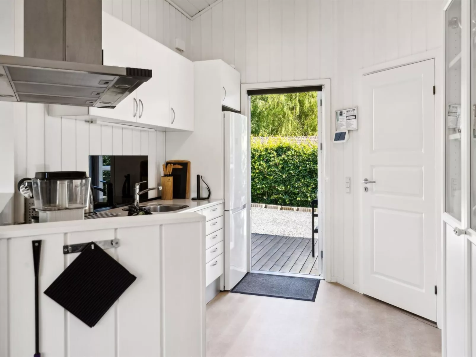 "Enida" - 350m to the fjord-Inside