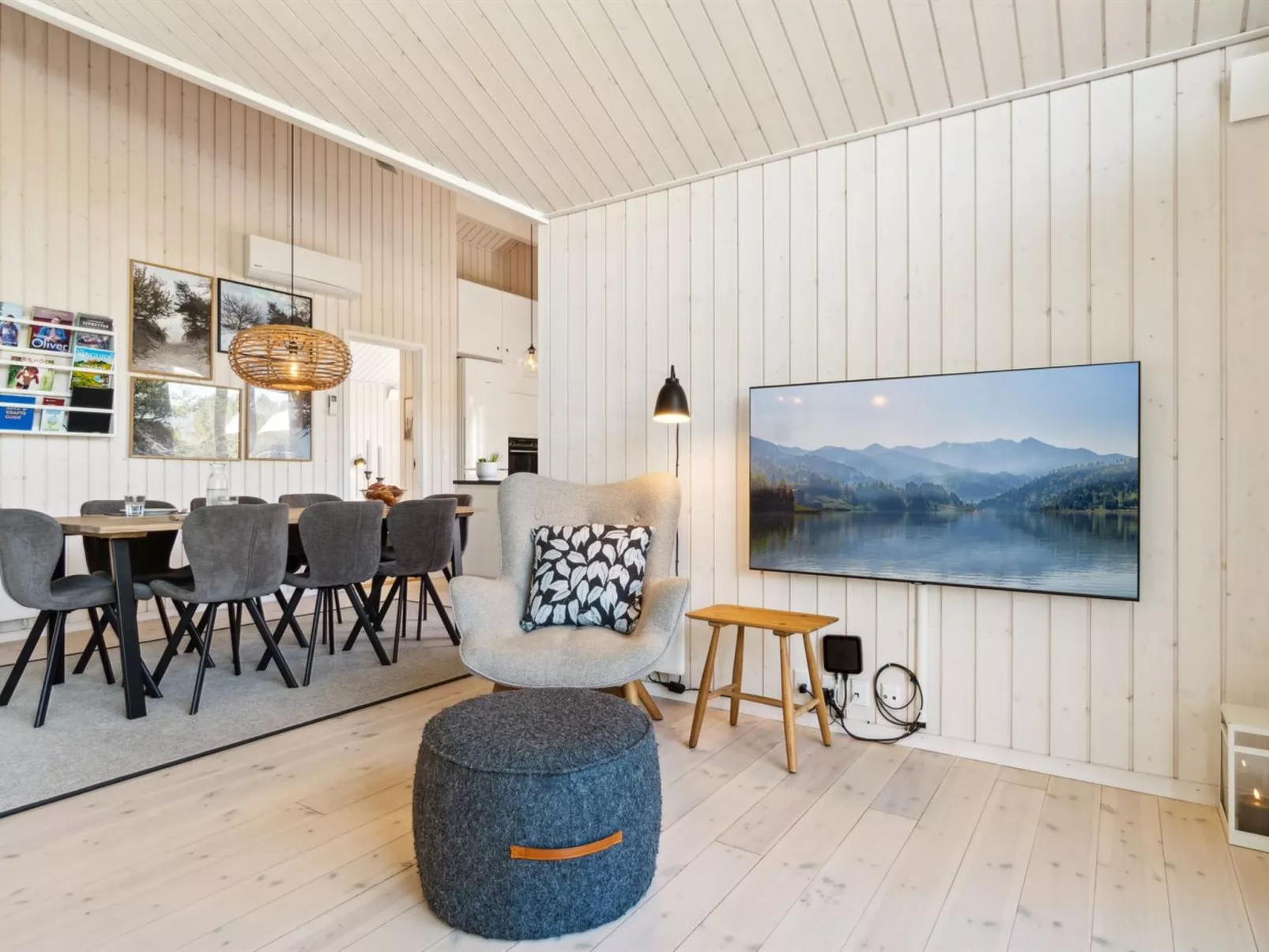 "Kristiarn" - 1.1km from the sea-Inside