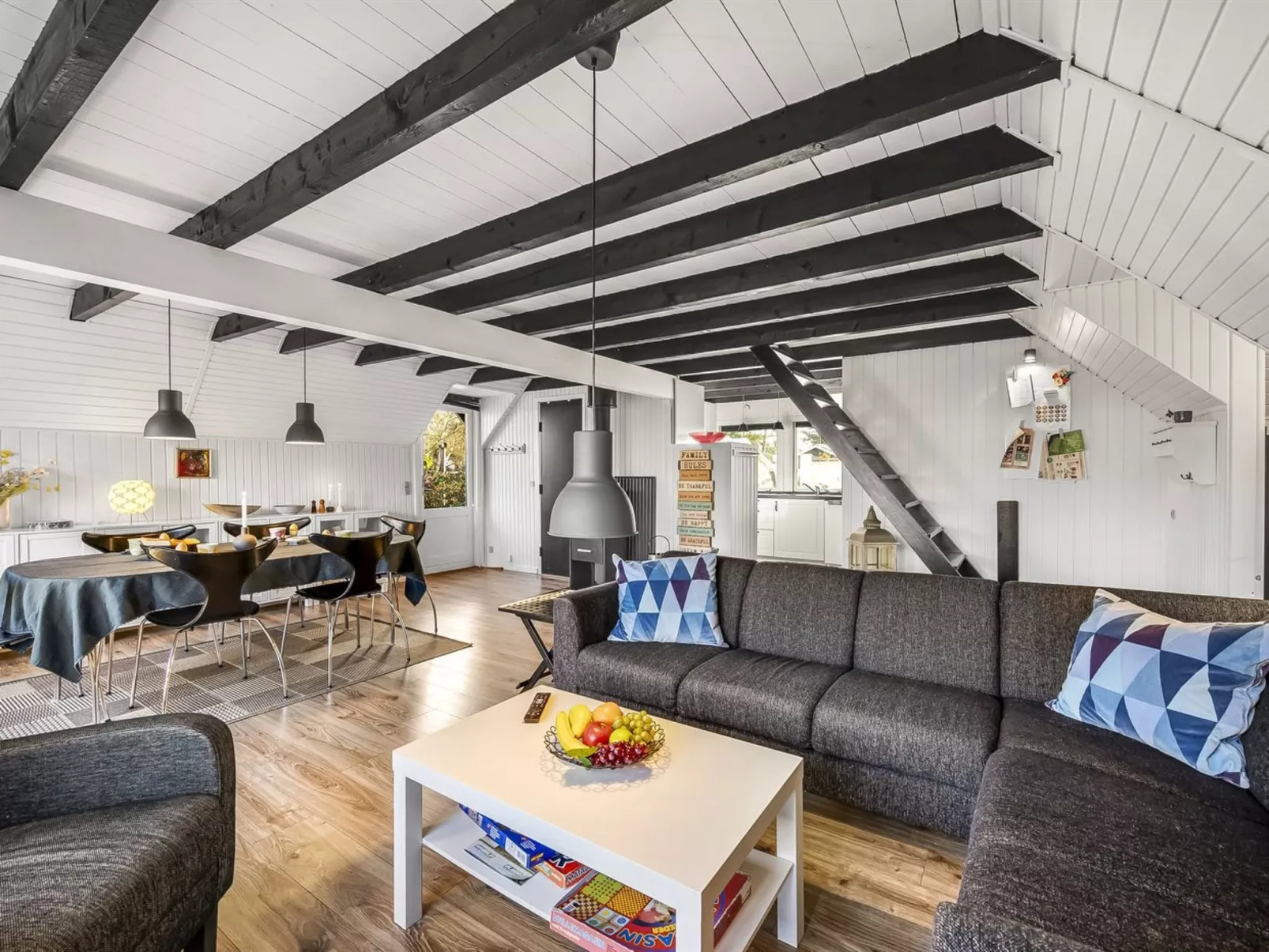 "Sampo" - 150m to the fjord-Drinnen