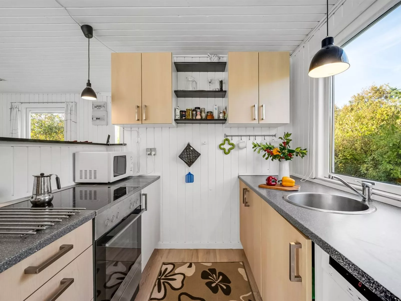 "Pirjo" - 350m to the fjord-Dedans