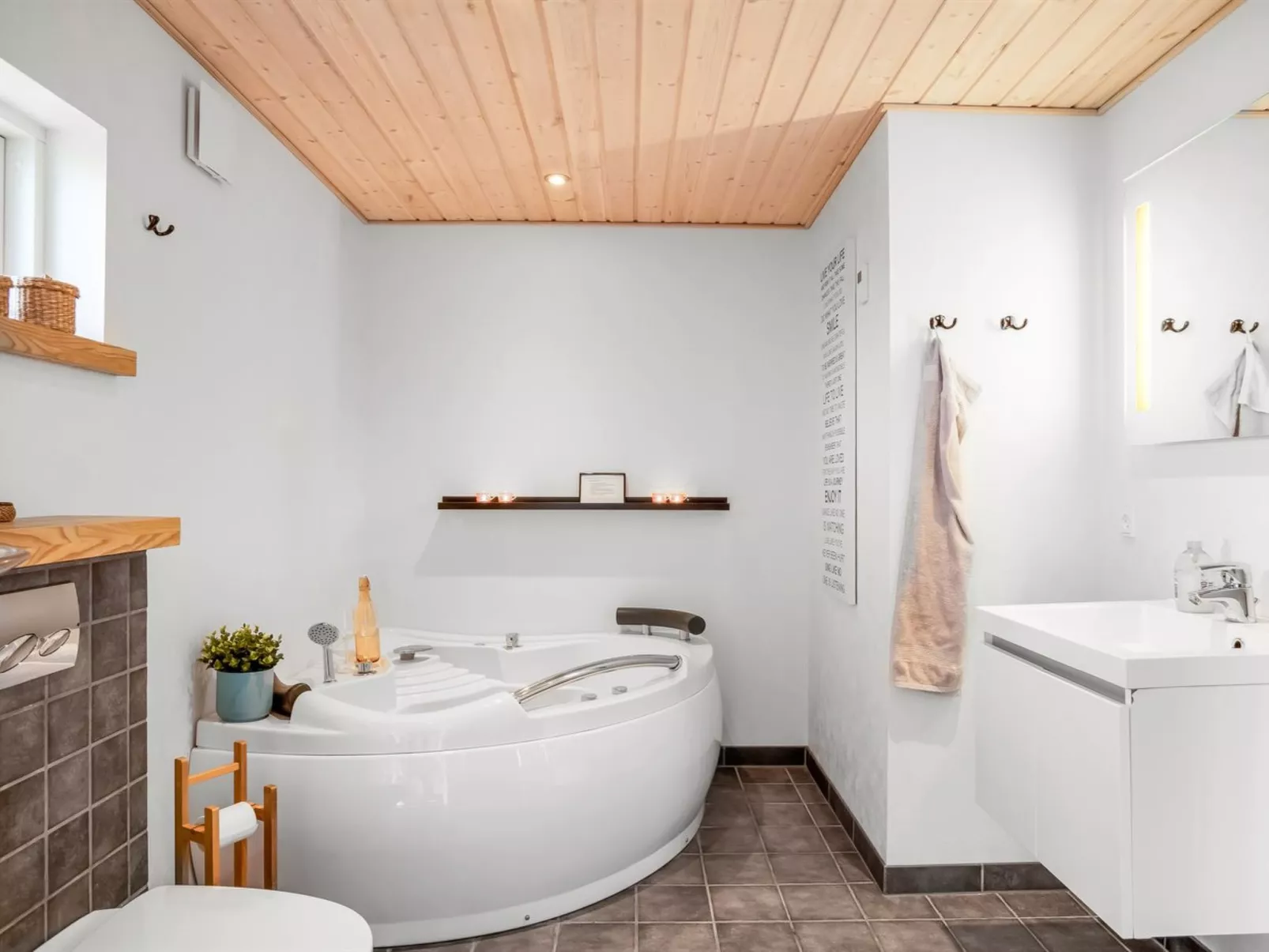 "Nauka" - 400m to the fjord-Inside