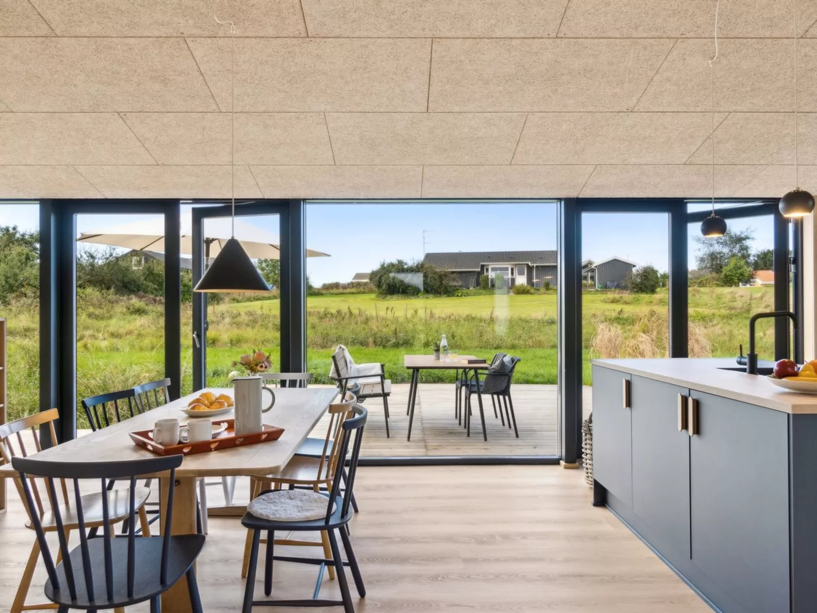 "Aatos" - 250m from the sea-Inside