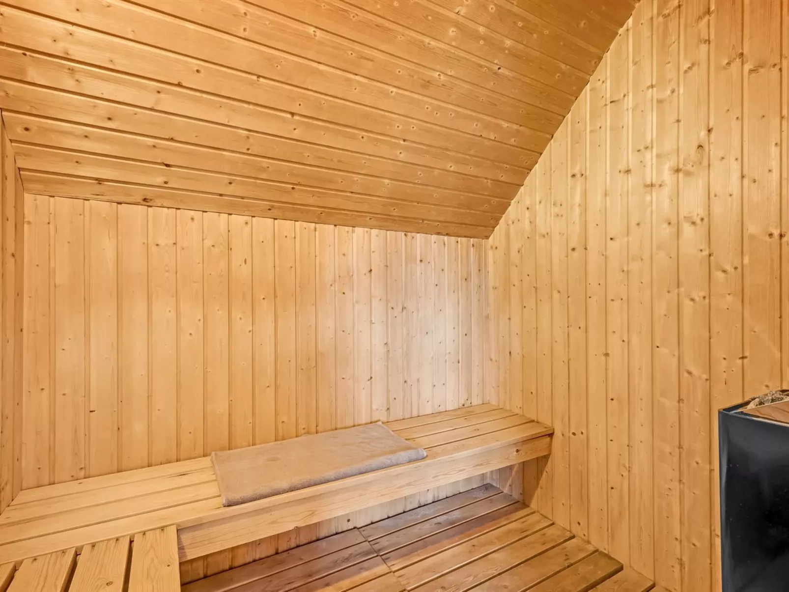 "Hunved" -  from the sea-Dedans