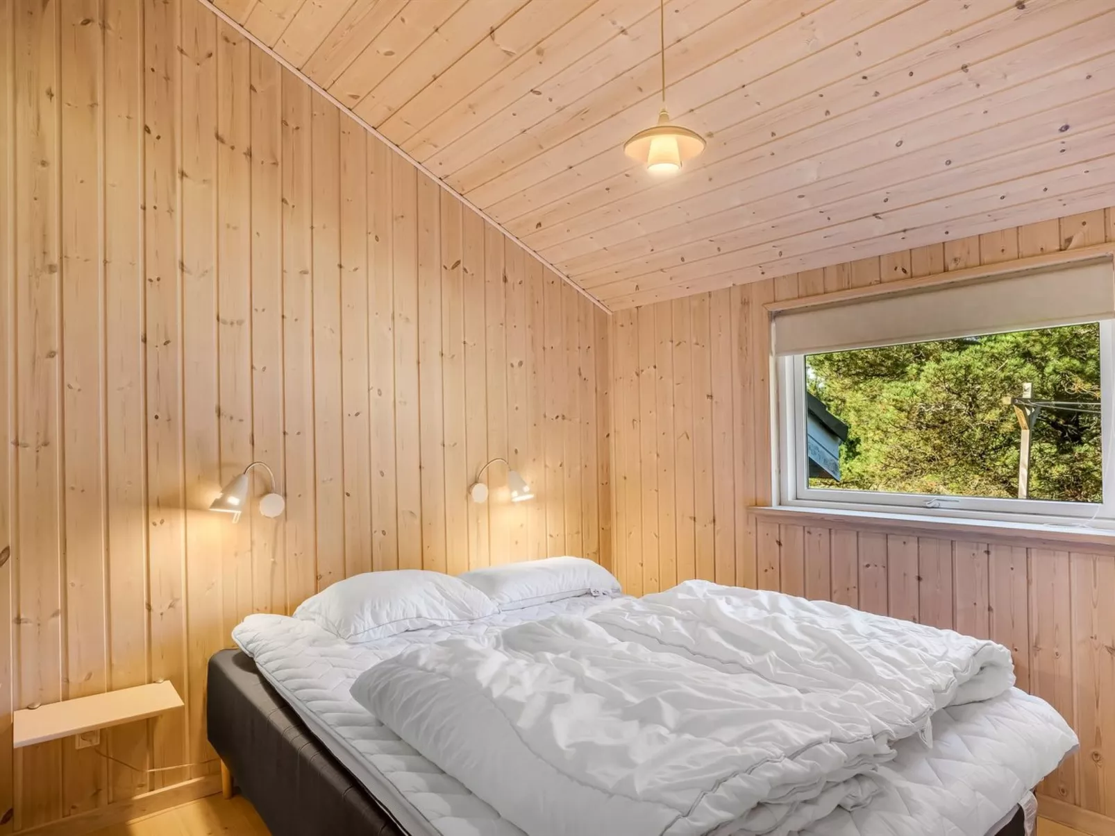 "Skrollan" - 200m to the fjord-Inside