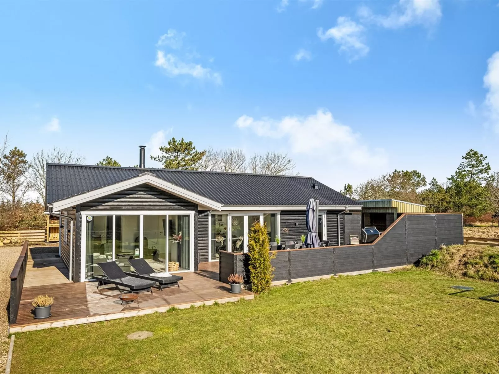 "Elisaveta" - 400m to the fjord-Draußen