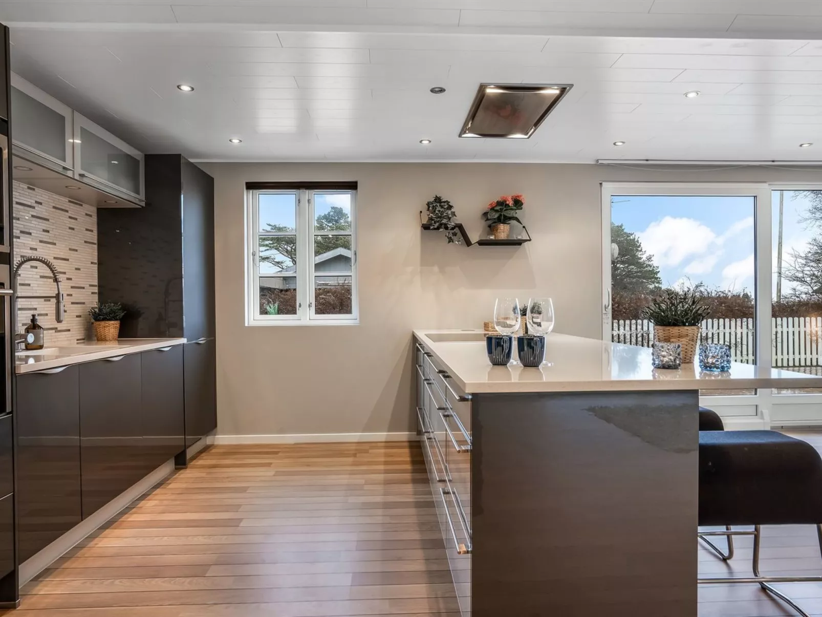 "Bent" -  from the sea-Dedans