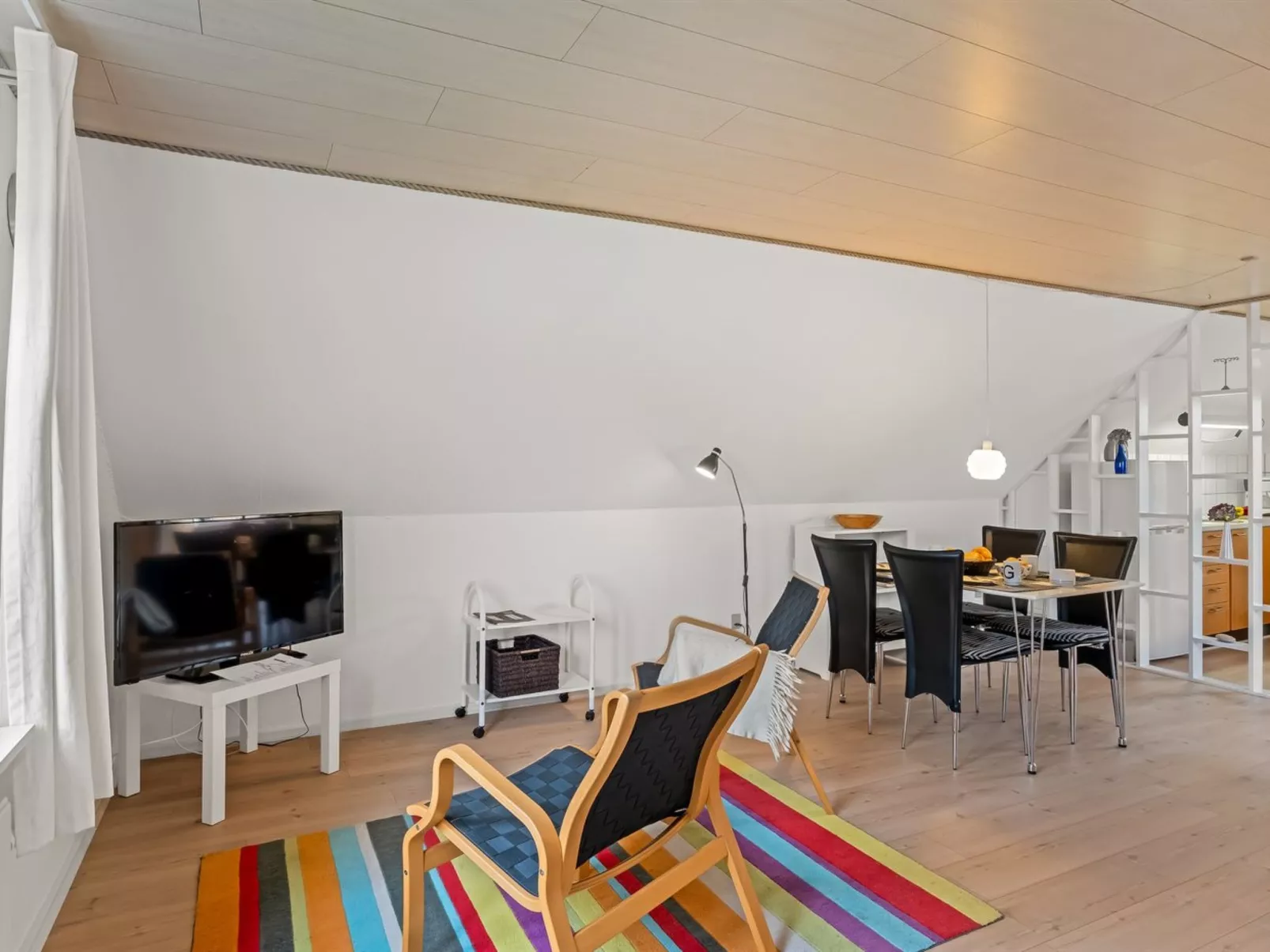 "Trpana" - 1km to the fjord-Drinnen