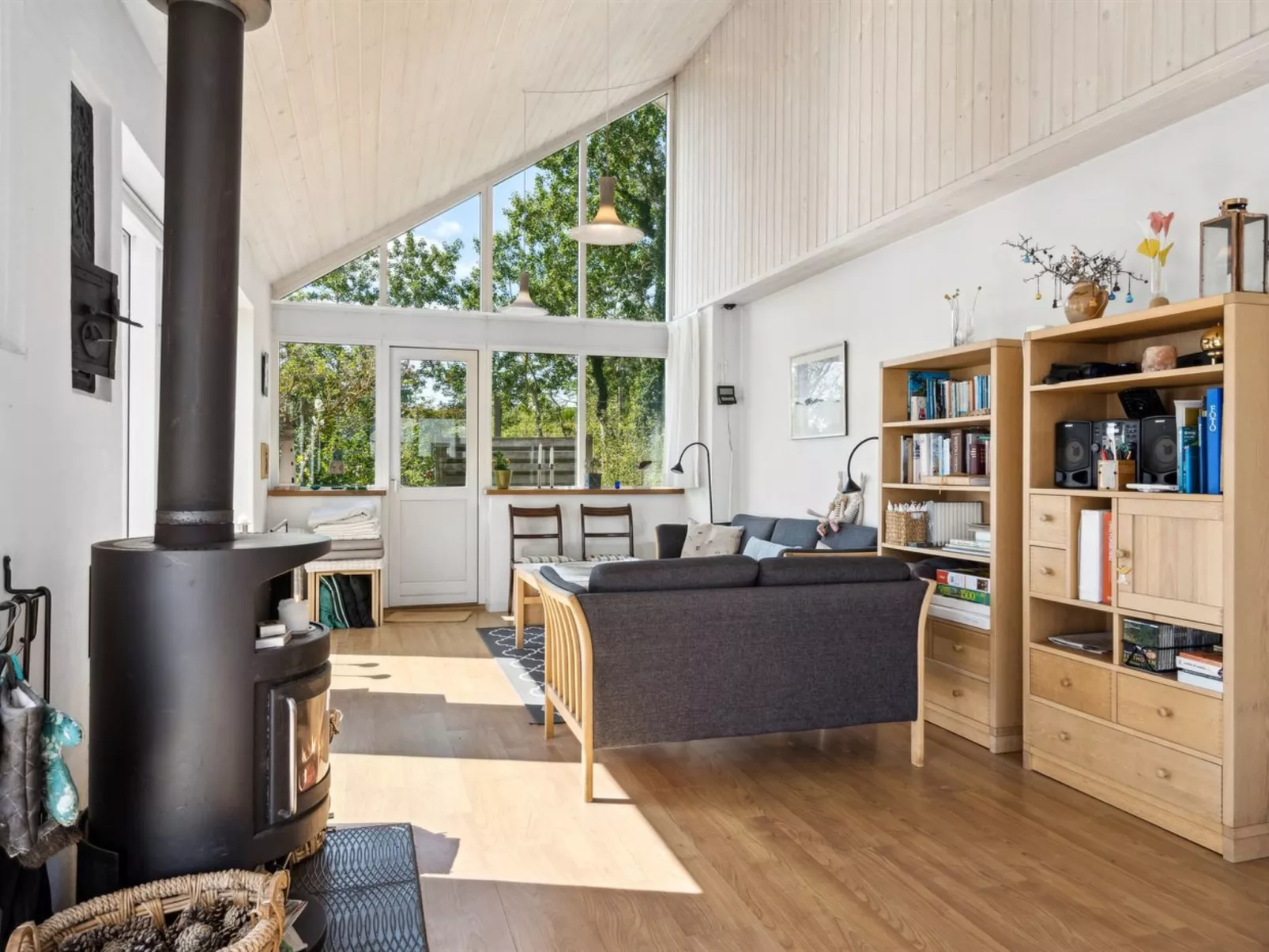 "Bryngeir" - 25m from the sea-Inside