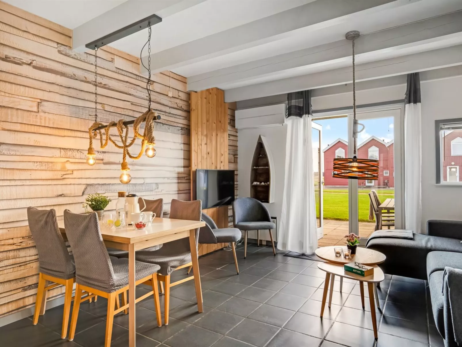 "Vincent" -  from the sea-Drinnen