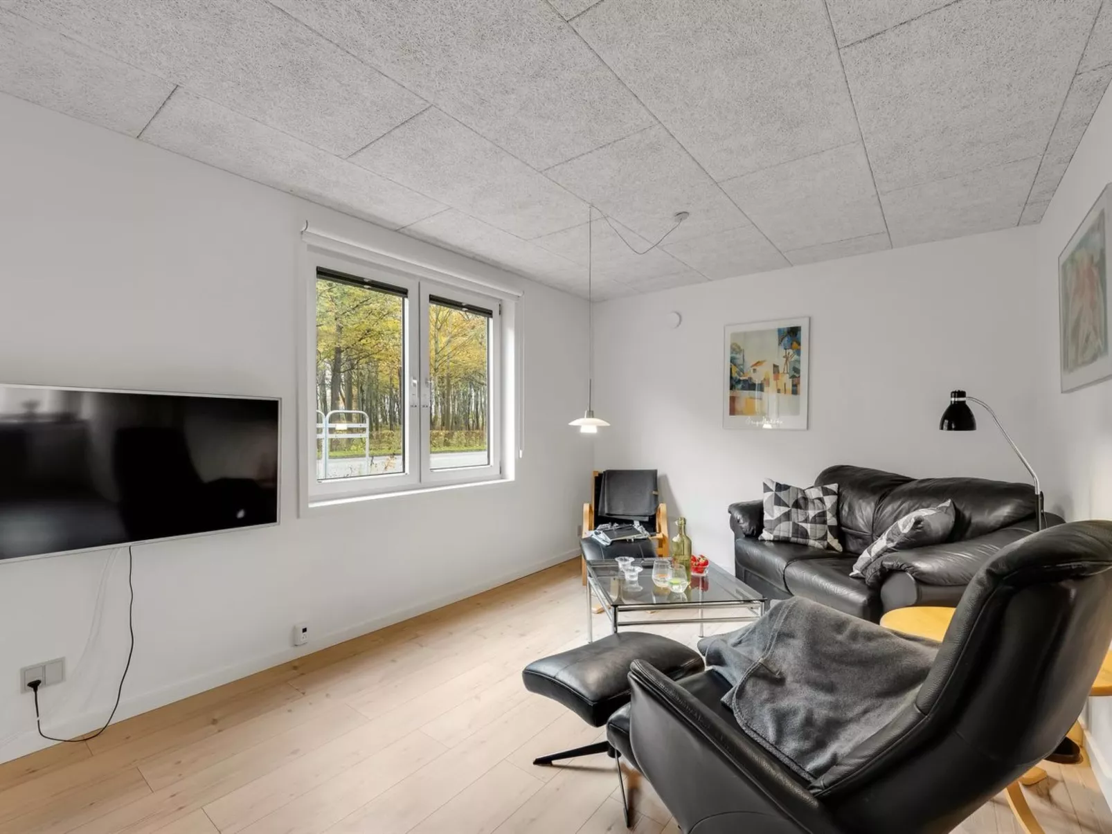 "Kamp" - 1km to the fjord-Inside