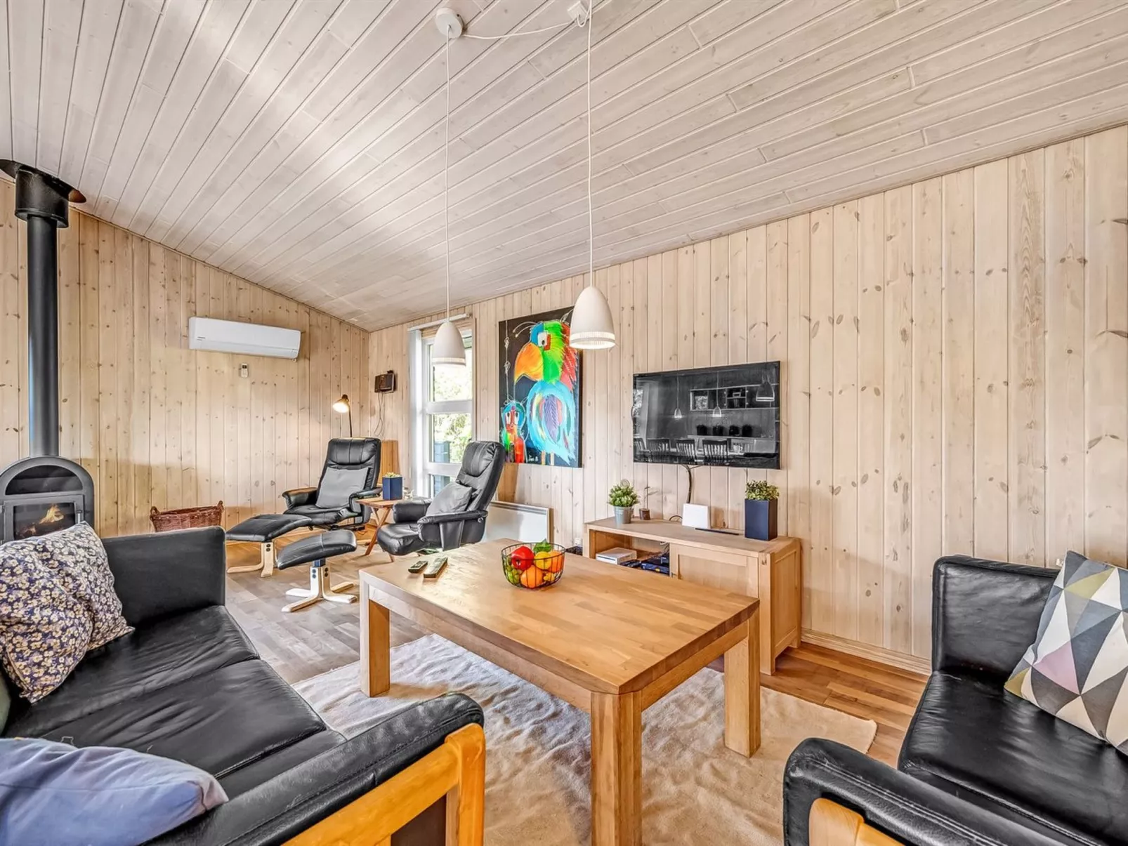 "Efka" - 600m to the fjord-Dedans