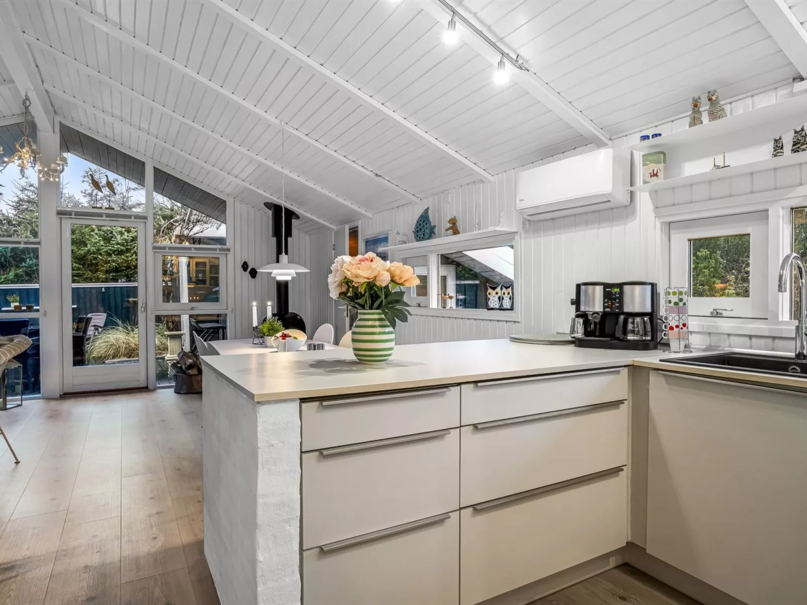 "Gonda" - 2km from the sea-Inside