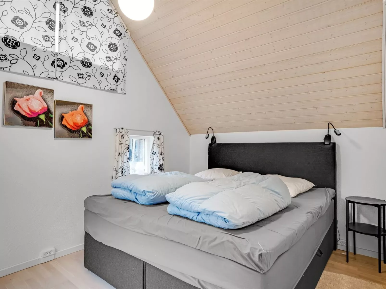 "Adisl" - 600m to the fjord-Drinnen