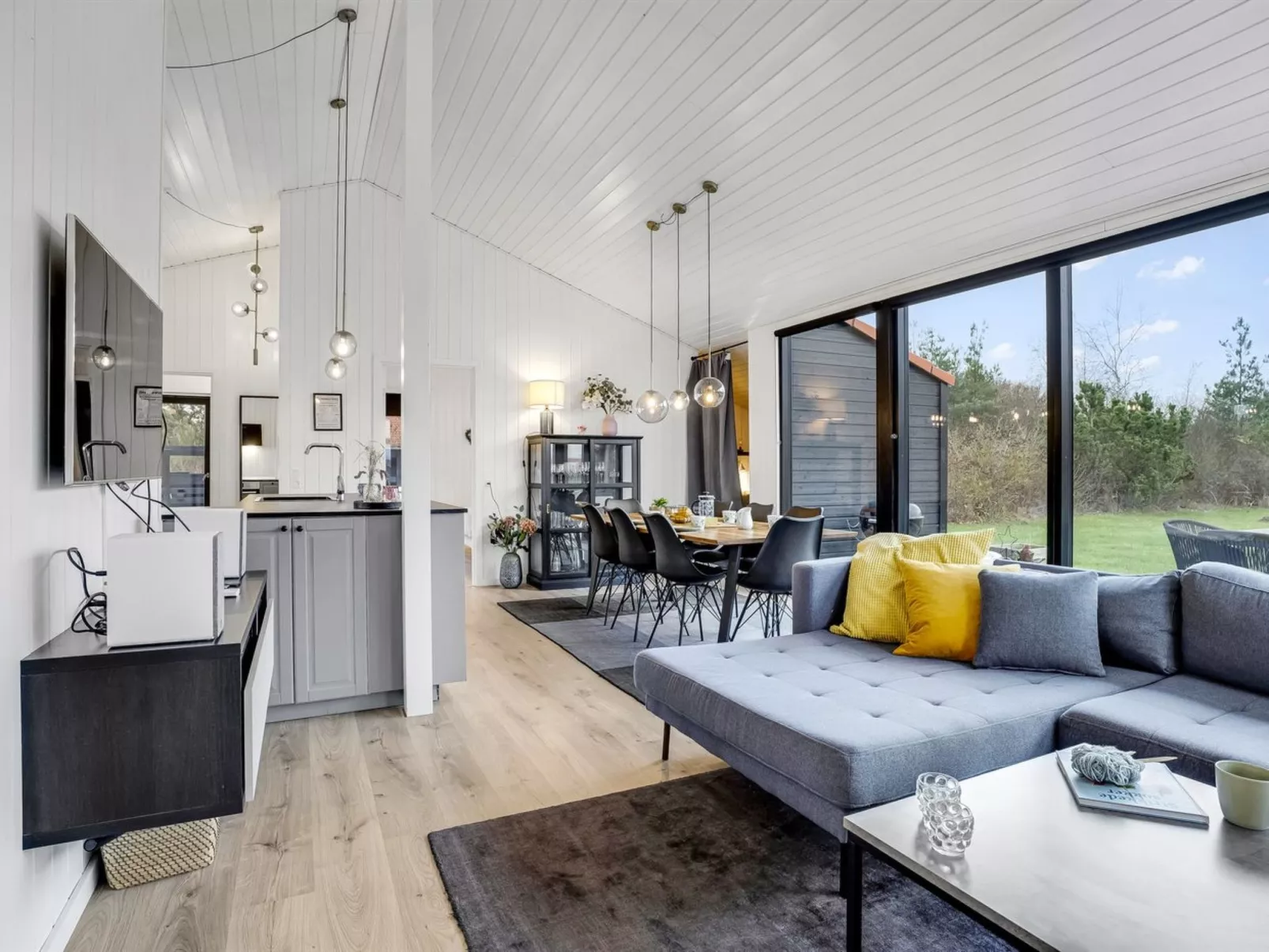 "Dyke" - 1.5km from the sea-Drinnen