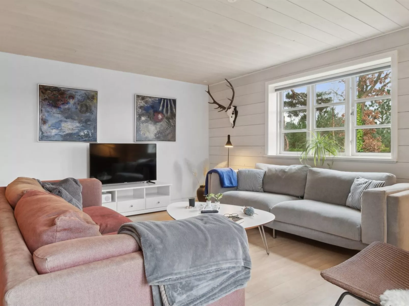 "Ingert" - 1km from the sea-Inside