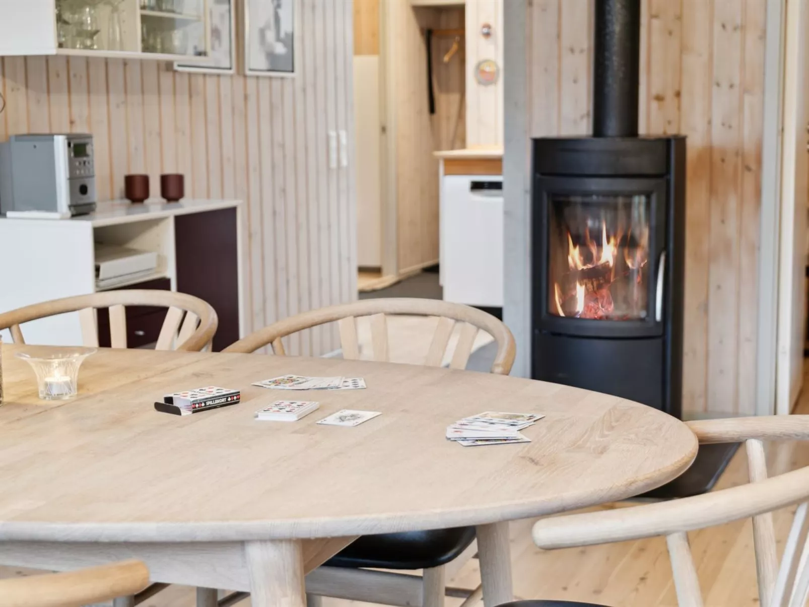 "Arent" - 1.1km from the sea-Inside