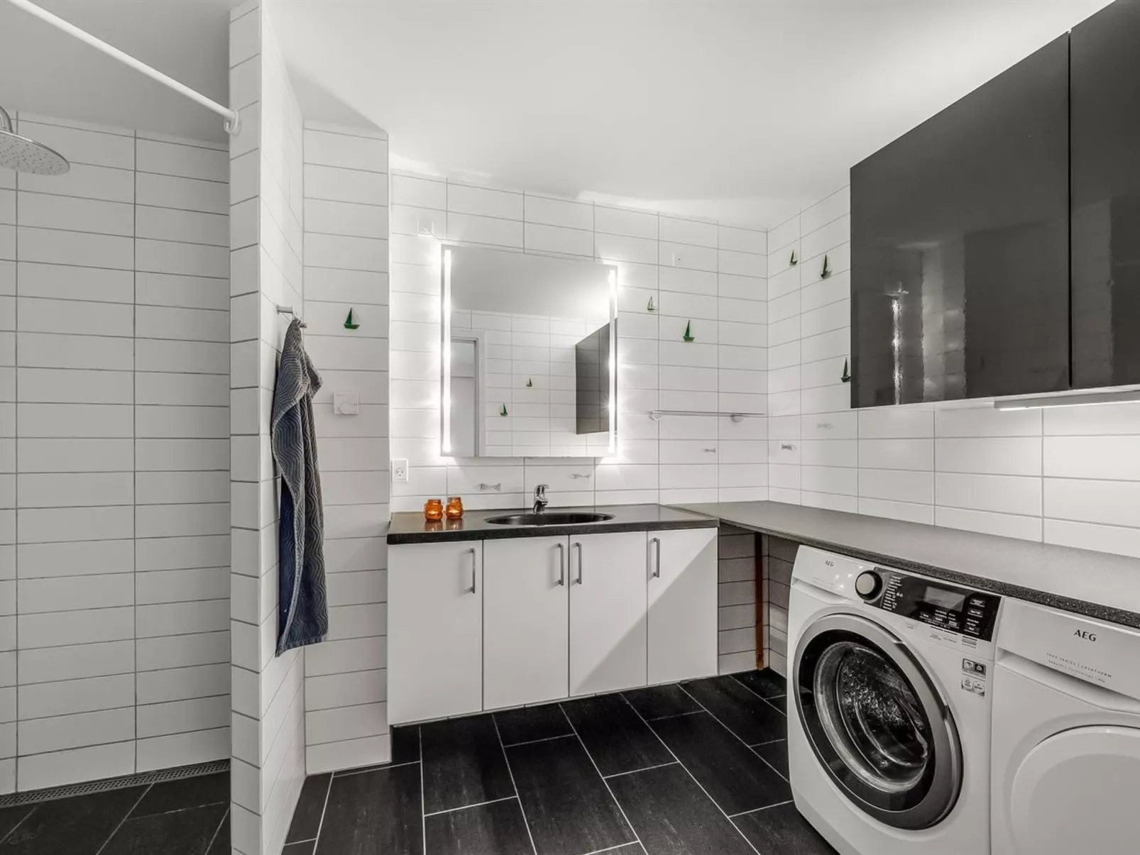 "Gustav" - 100m to the fjord-Dedans