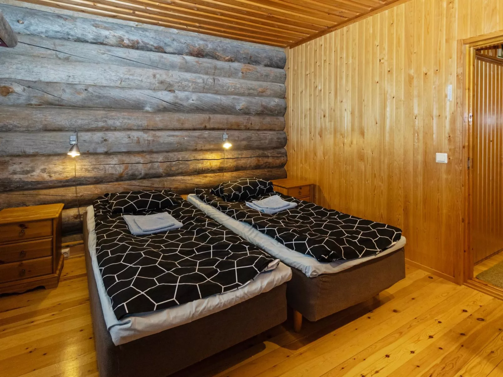 Metsä-luosto-Drinnen