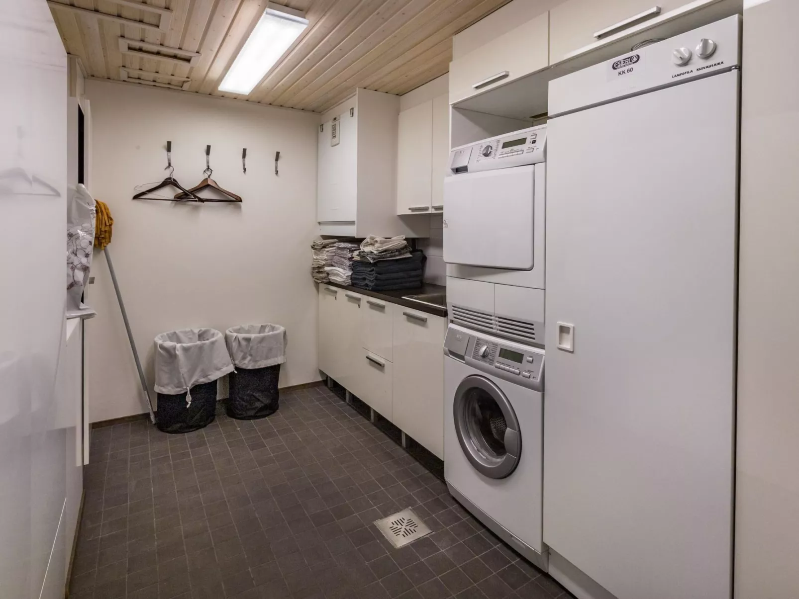 Karhunkieppi 11b-Drinnen