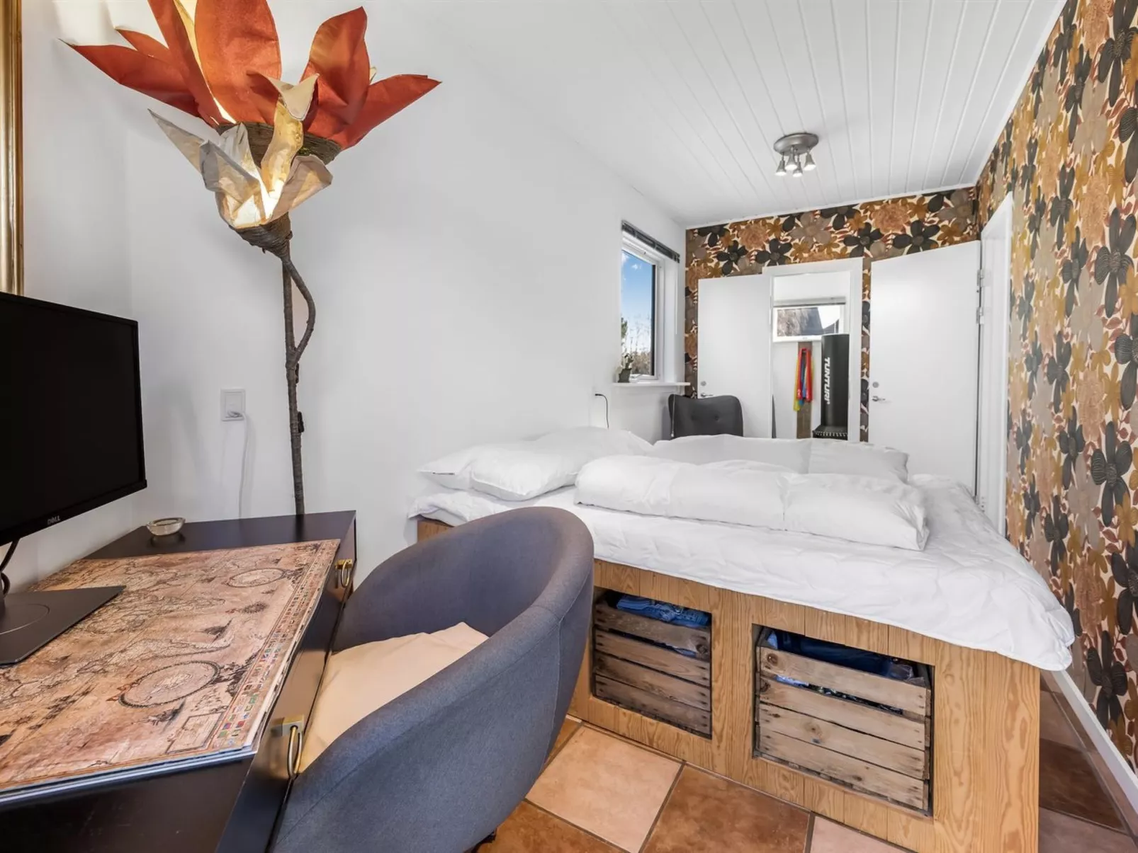 "Hughe" - 1.3km from the sea-Dedans