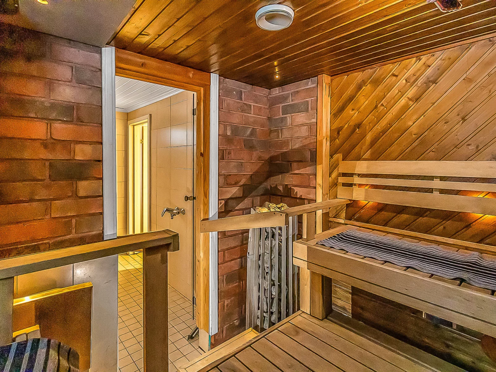 Päätalo, mökkilomat ja perhejuhlat-Dedans