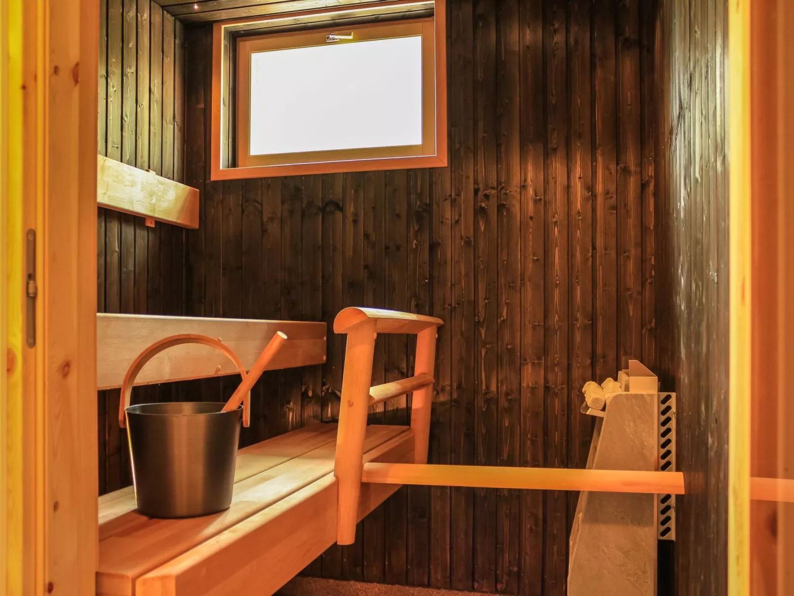 Villa kukkula-Drinnen