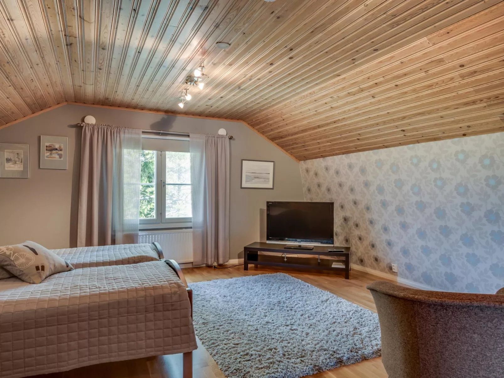 Villa pääsky-Drinnen