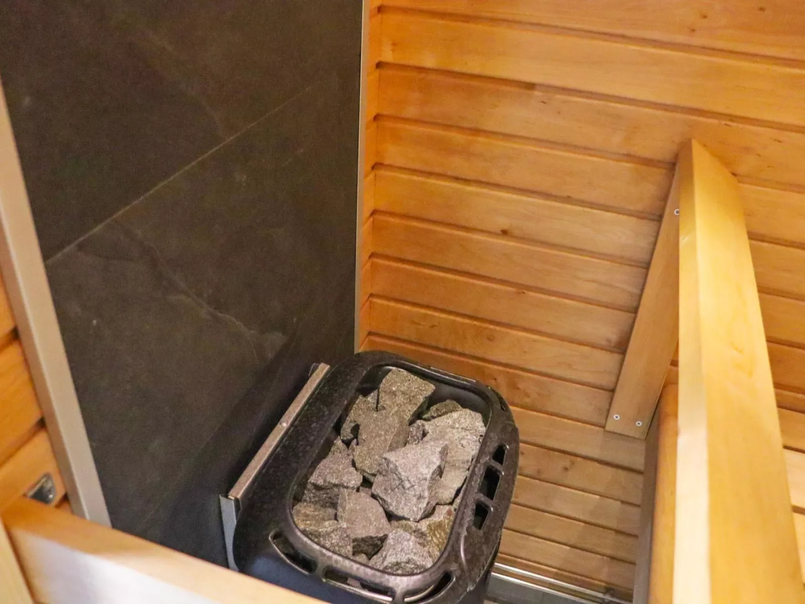 Hallantytär b3 paritalo-Inside