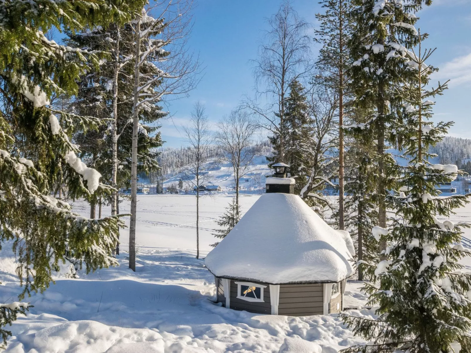 Aurinko-saaga 4 paritalo-Dedans