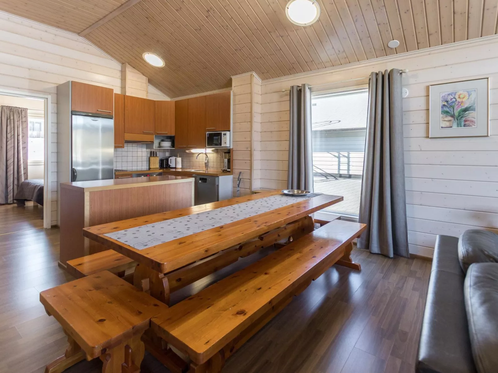 Hallan karhu b, paritalo-Inside