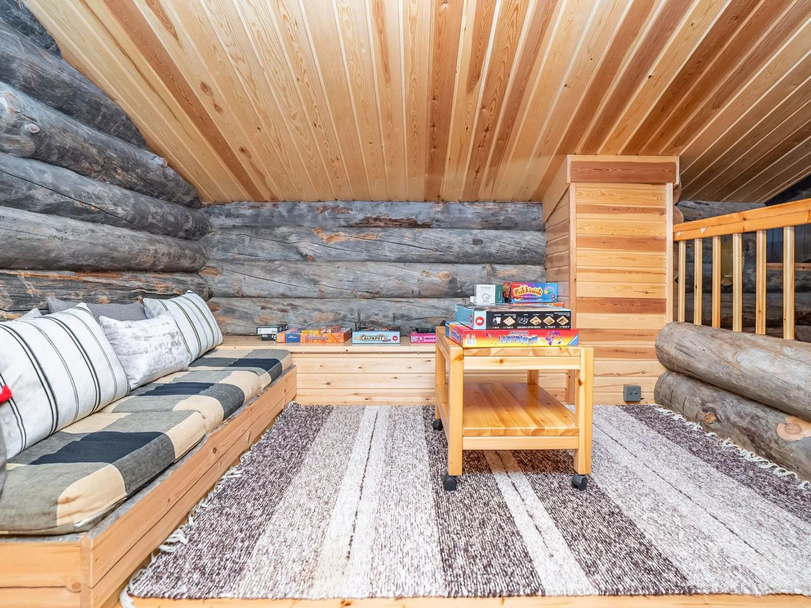 Ruka-rokova 2-Dedans