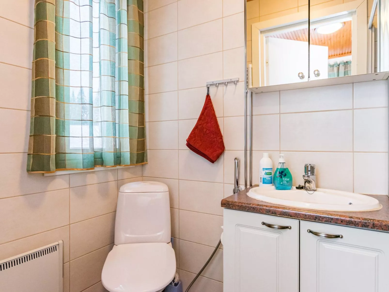 Wanha karminranta-Inside