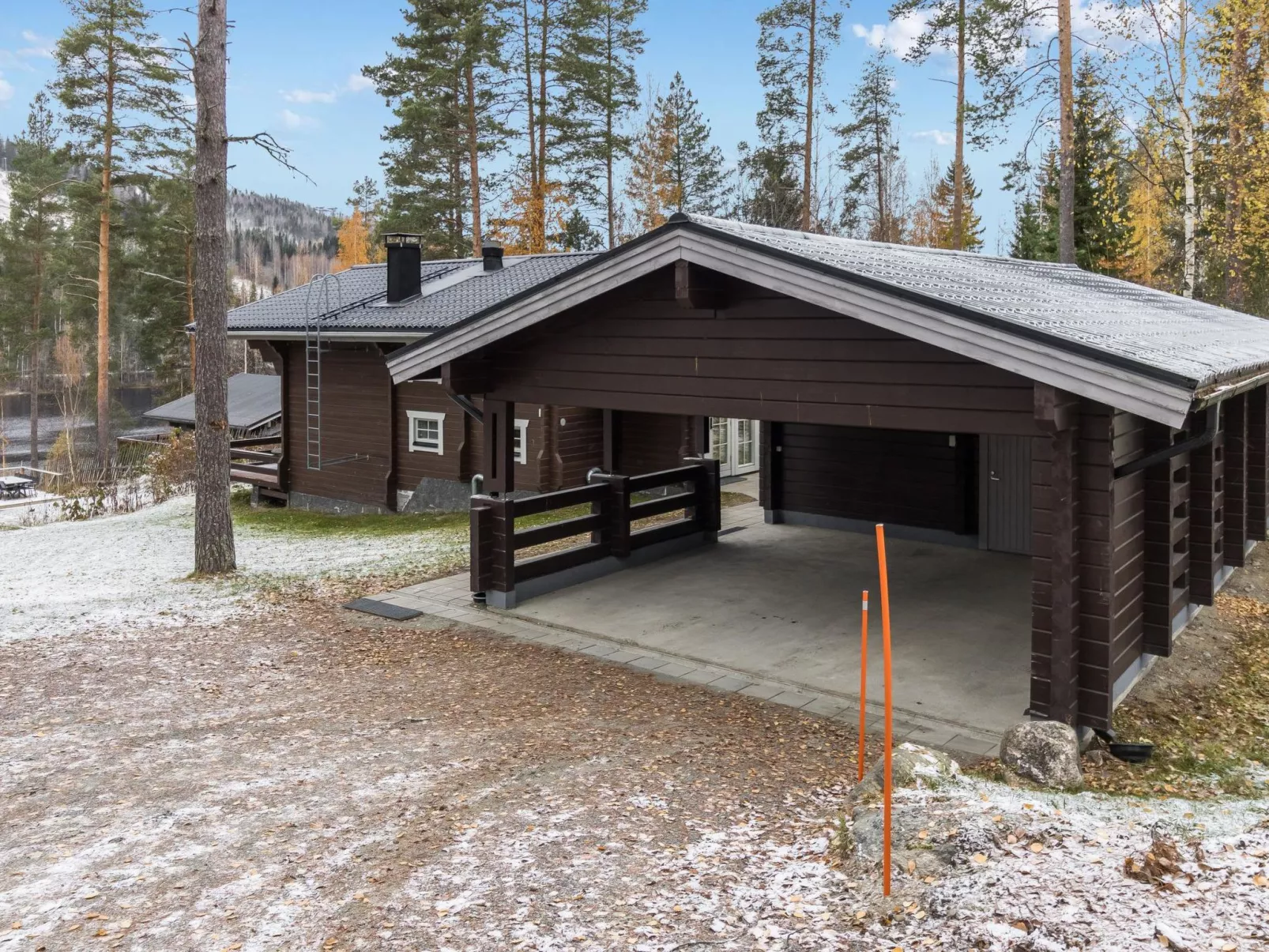 Tahkon käkikello-Dedans