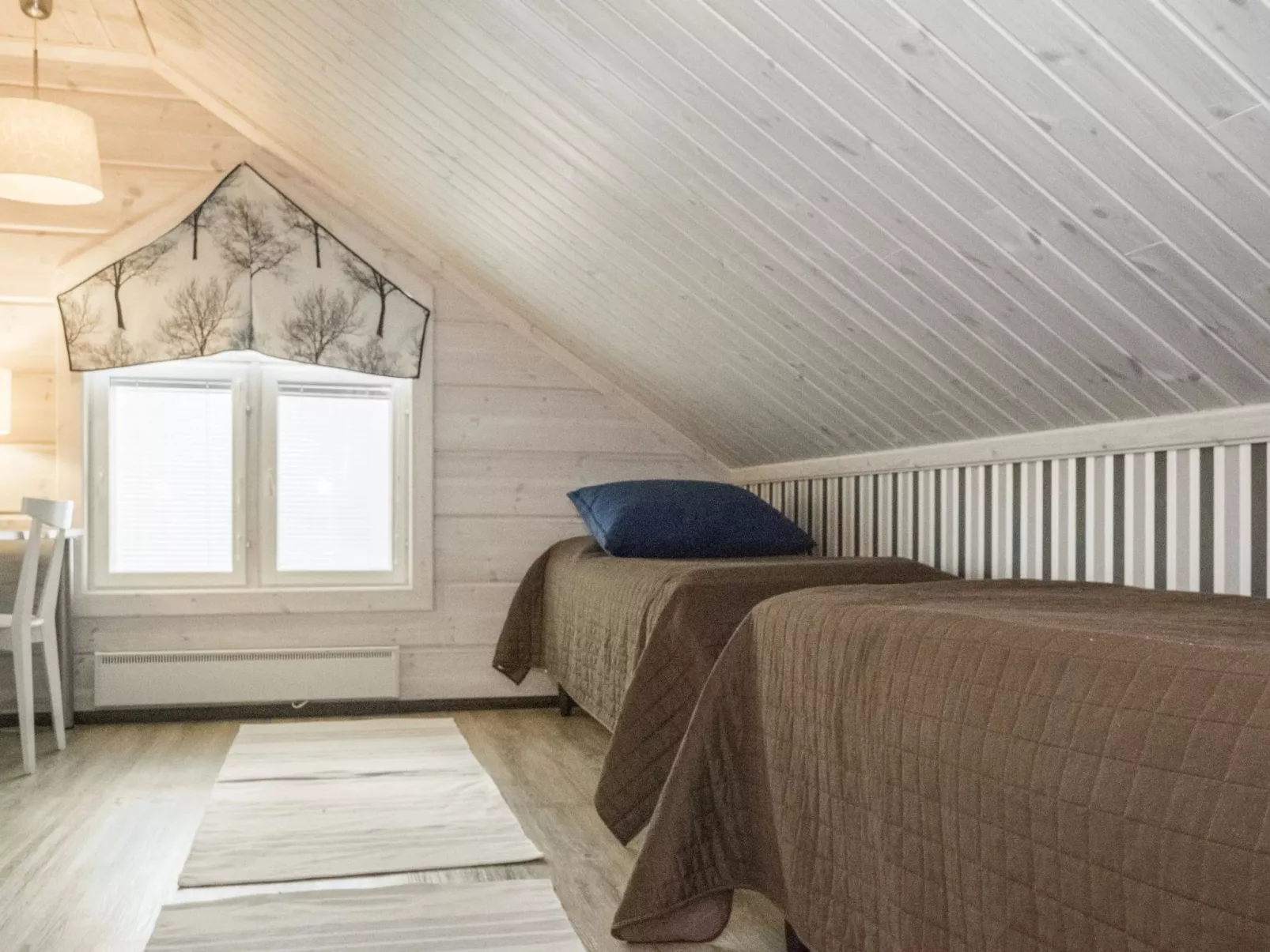 Sinisen tien helmi-Drinnen