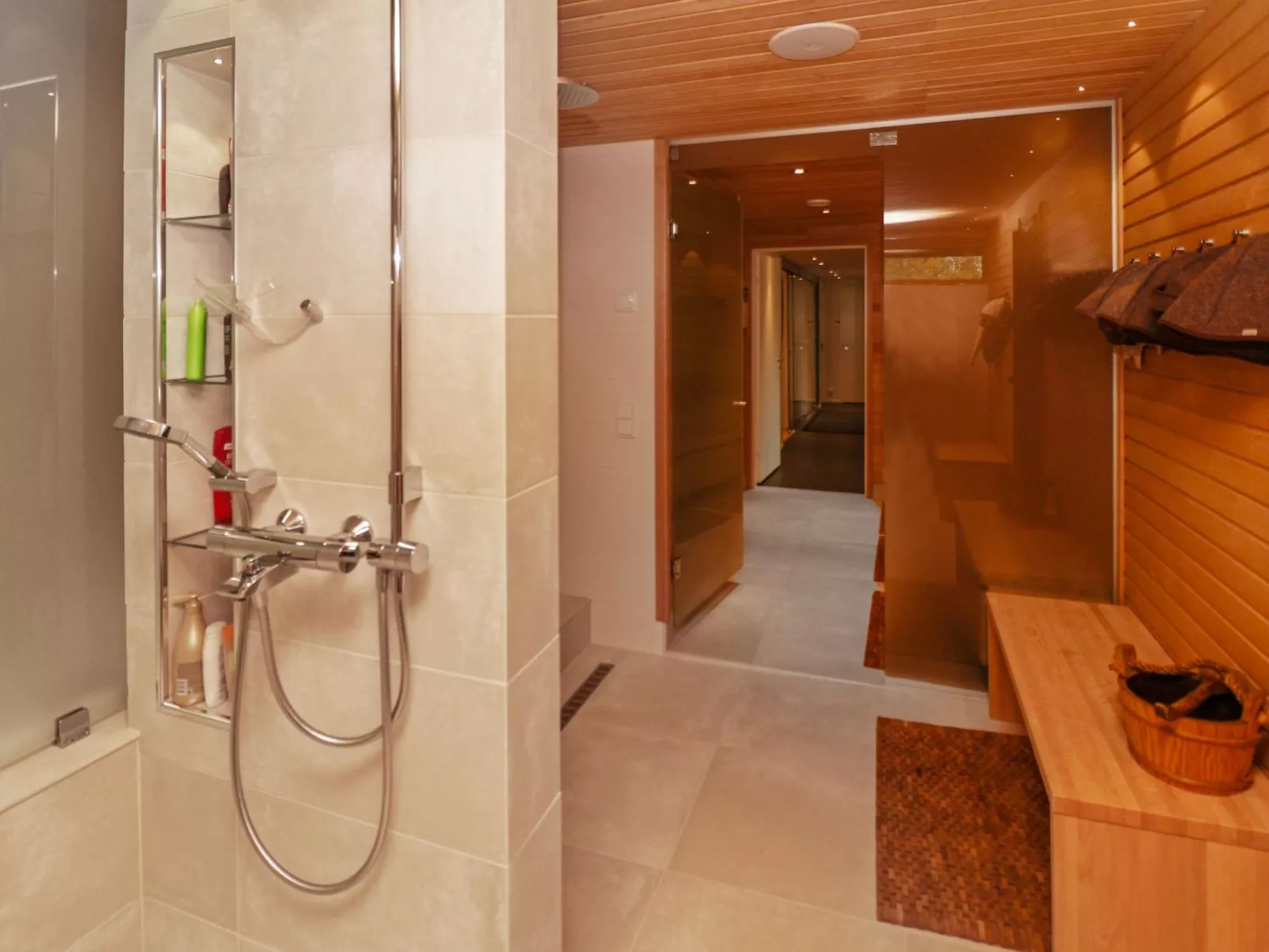 Holy lake chalet a-Drinnen