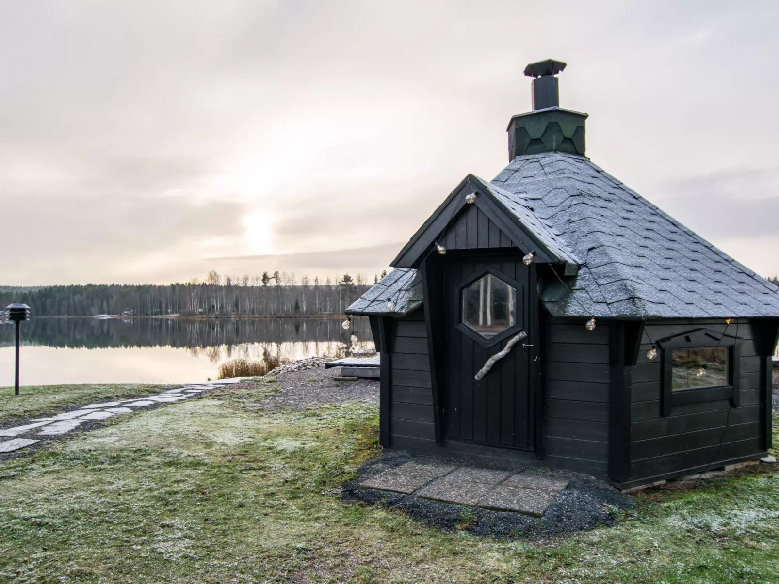 Aurinkopaikka-Dedans