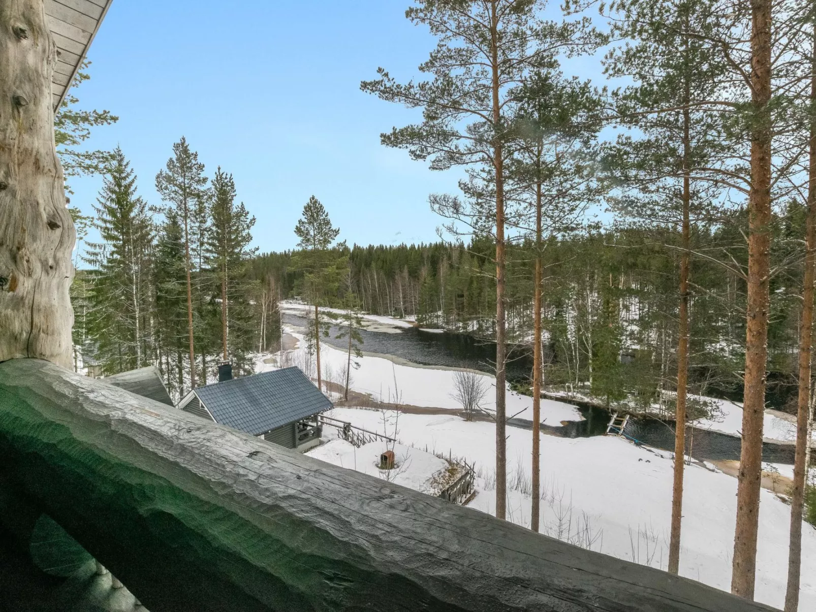 Juurakkopirtti-Drinnen