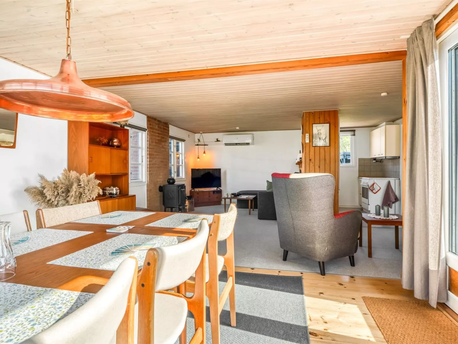 "Yaris" -  from the sea-Drinnen