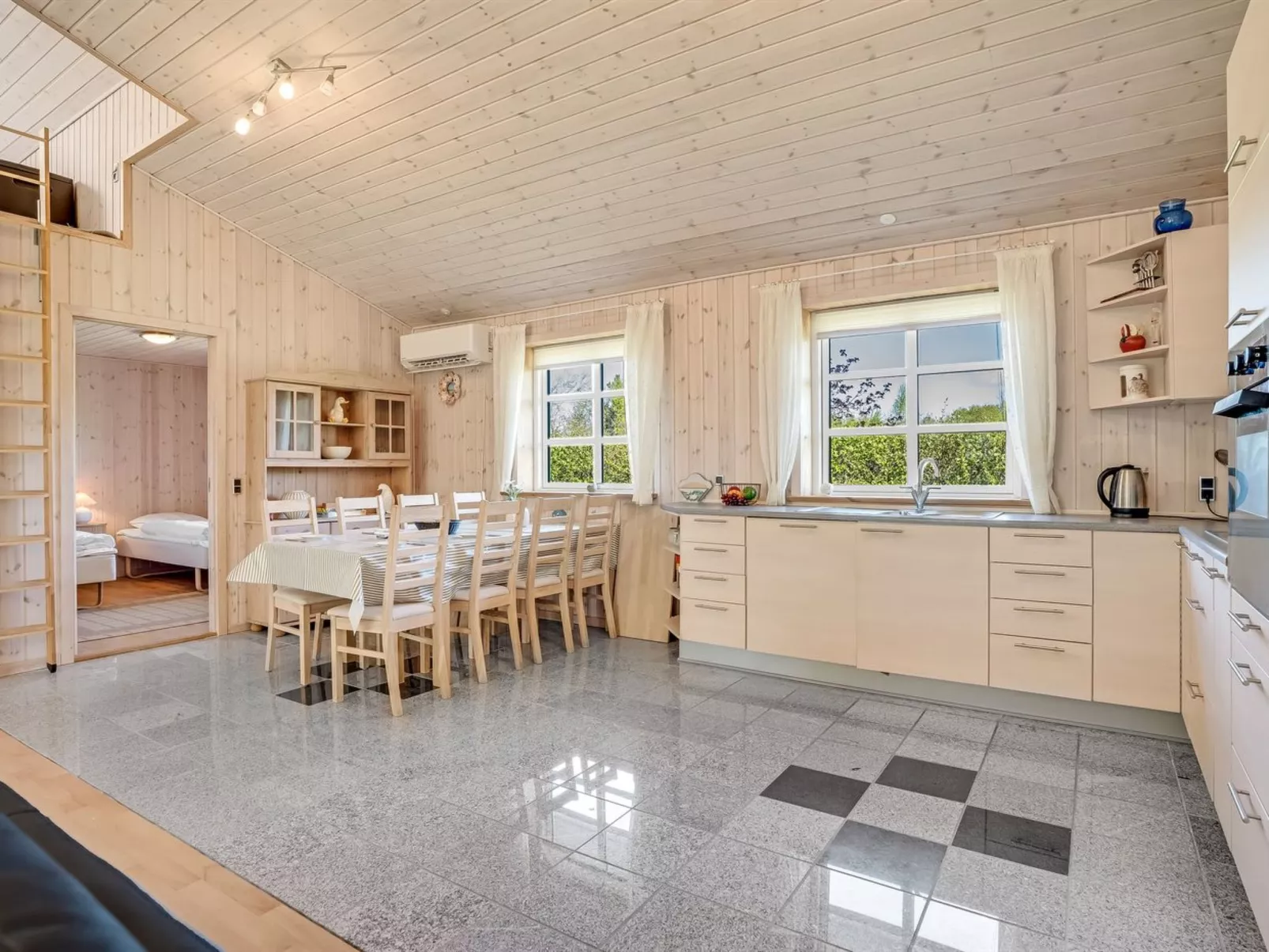 "Elsabet" - 600m to the fjord-Inside