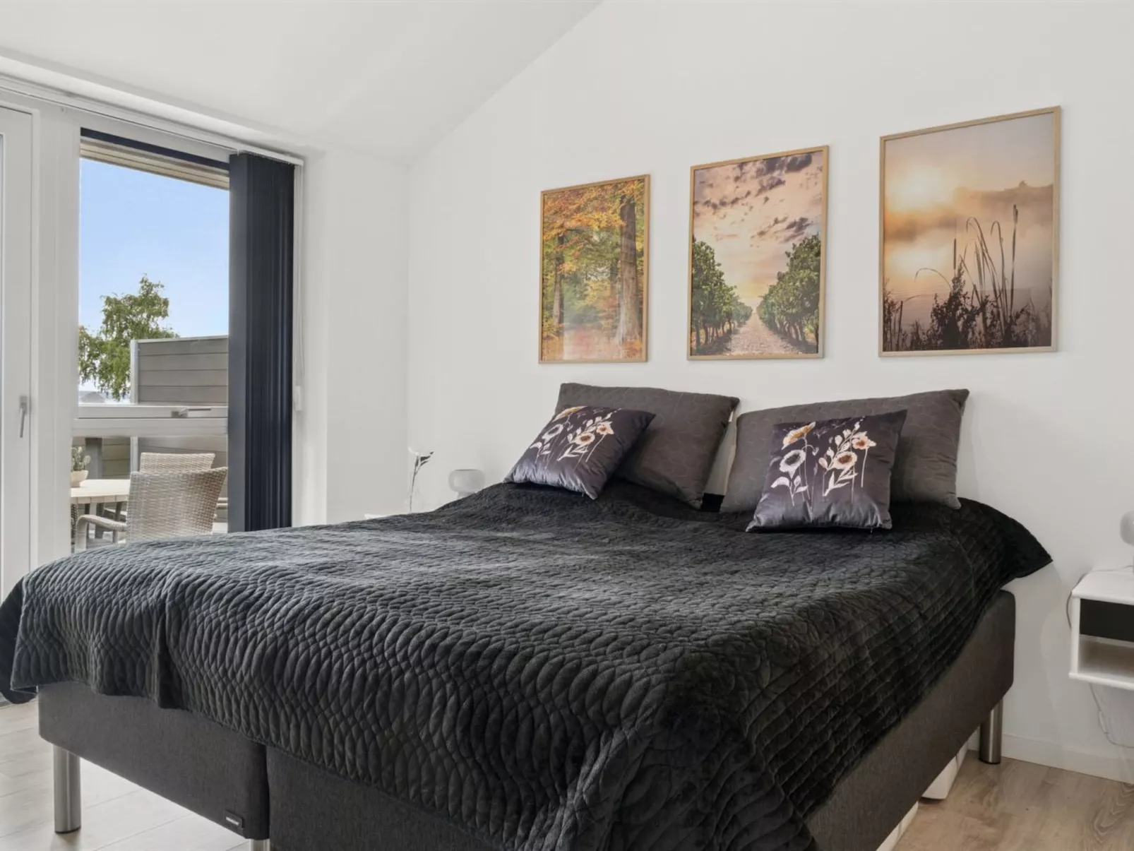 "Thyra" - 50m to the fjord-Drinnen