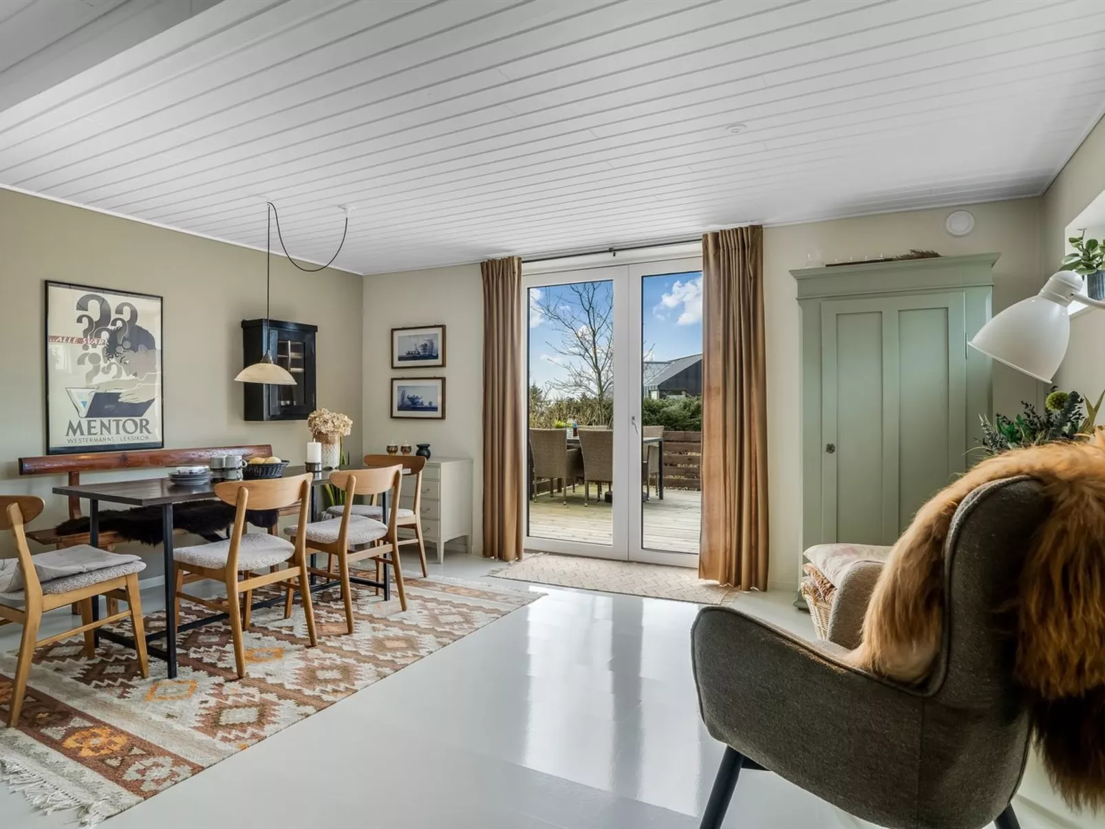 "Lenya" - 300m to the fjord-Inside